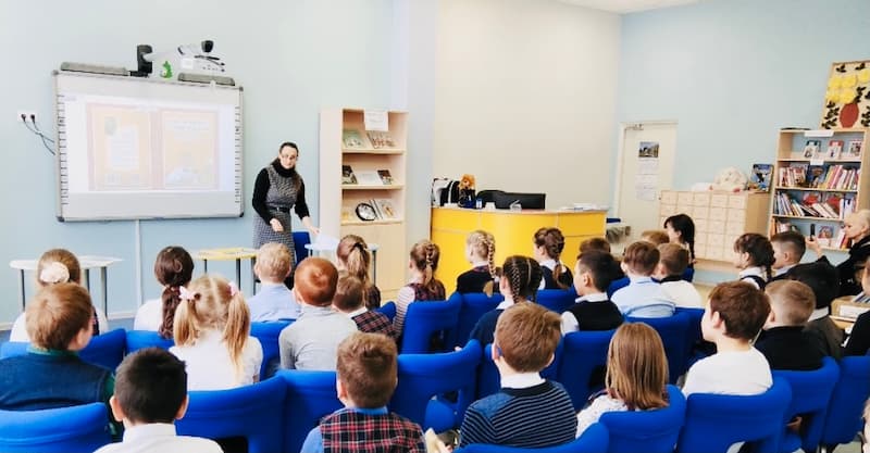 11 февраля 2021 года в Общеобразовательной школе № 220 Калининского района Санкт-Петербурга прошла встреча учеников вторых классов с Еленой Инконой